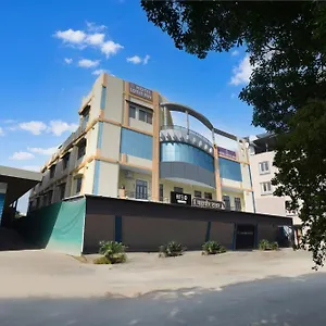 Hotel O Mahaveer Tower